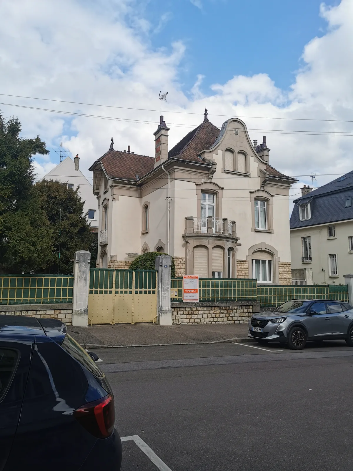 Avant - Réfection complète de toiture — 8 rue Bernard Courtois, Dijon