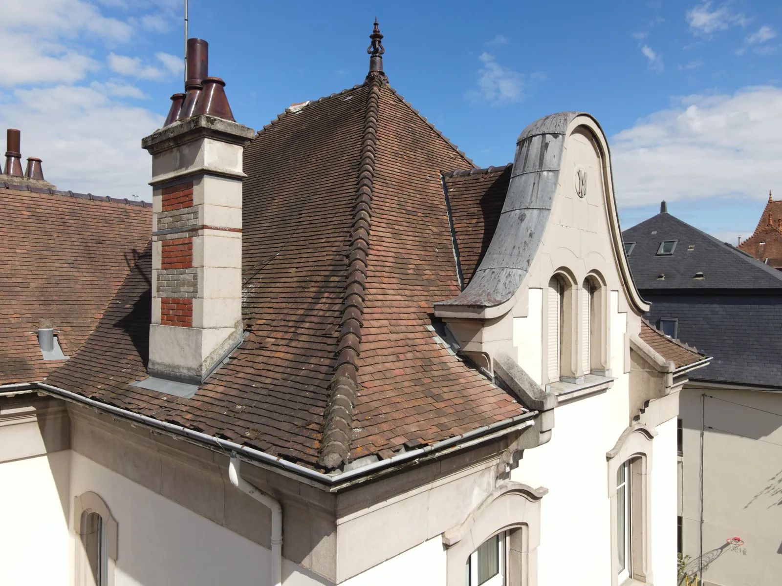 Avant - Réfection complète de toiture — 8 rue Bernard Courtois, Dijon