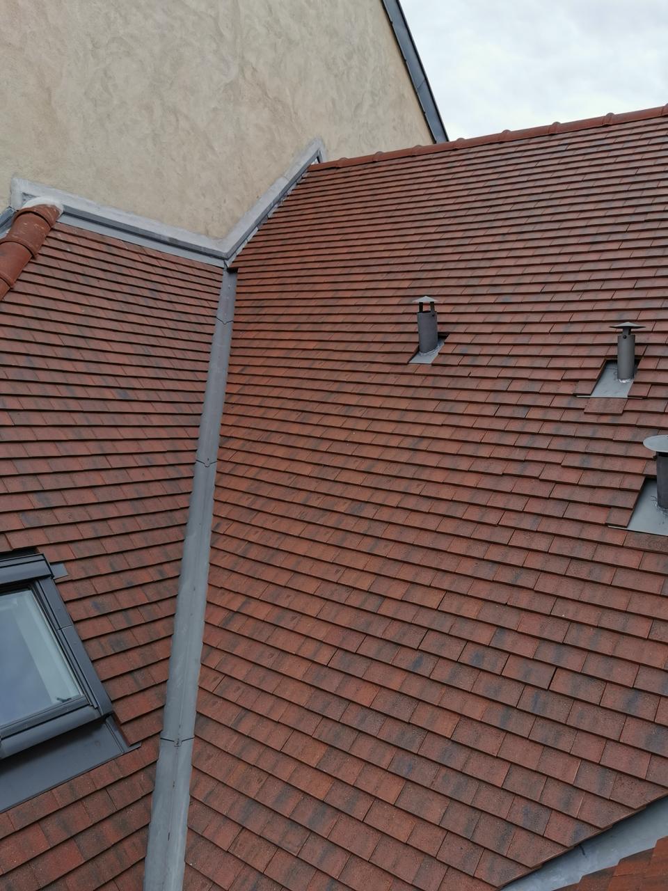 Après - Réfection complète de toiture en tuiles plates