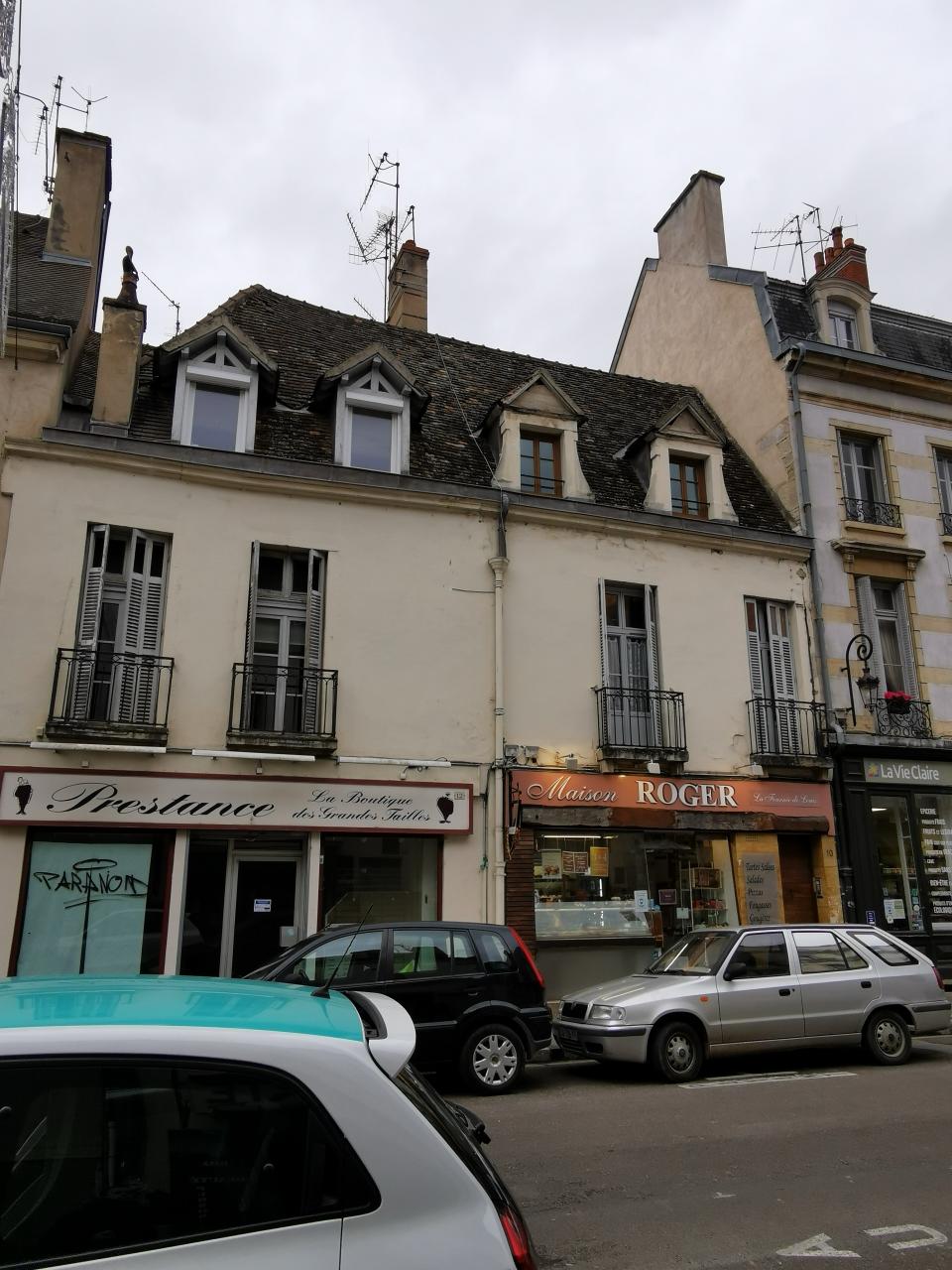 Avant - Réfection complète de toiture en tuiles plates