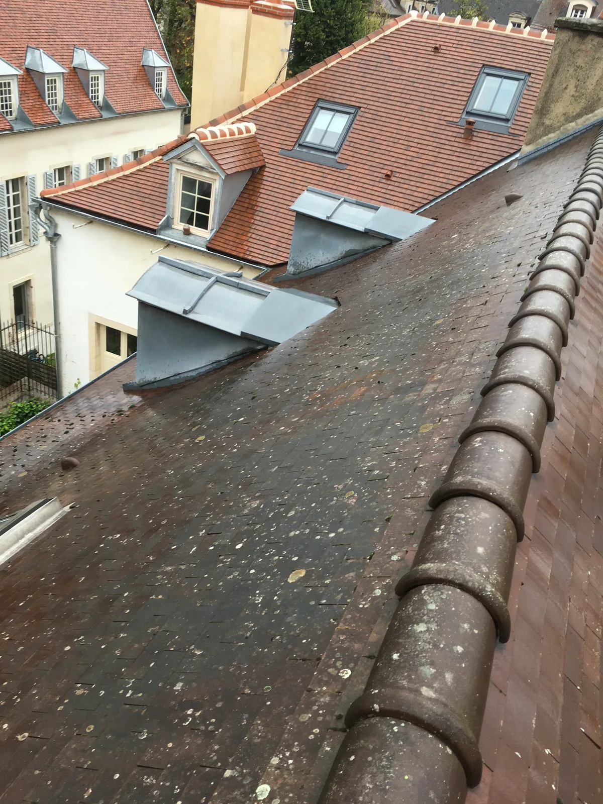 Avant - Réfection complète de toiture — 22 rue de la Préfecture, Dijon