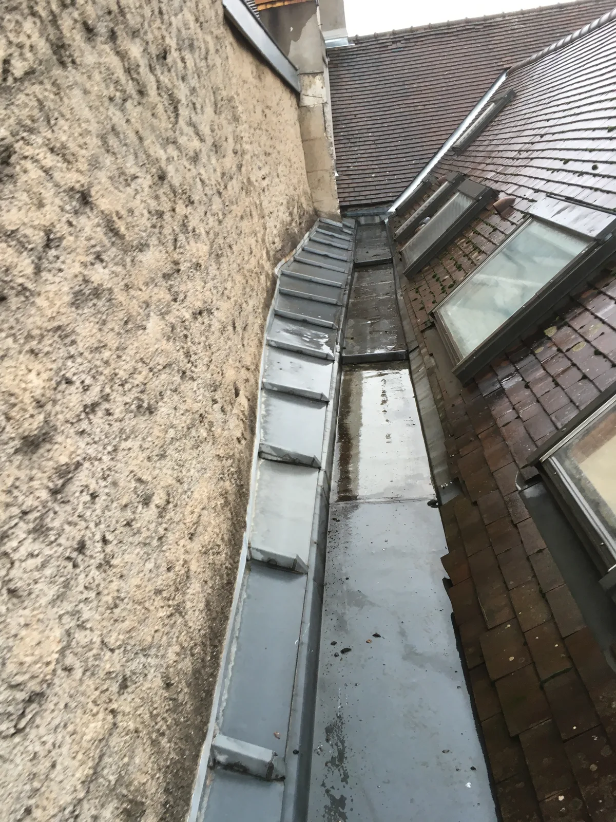 Avant - Réfection complète de toiture — 22 rue de la Préfecture, Dijon