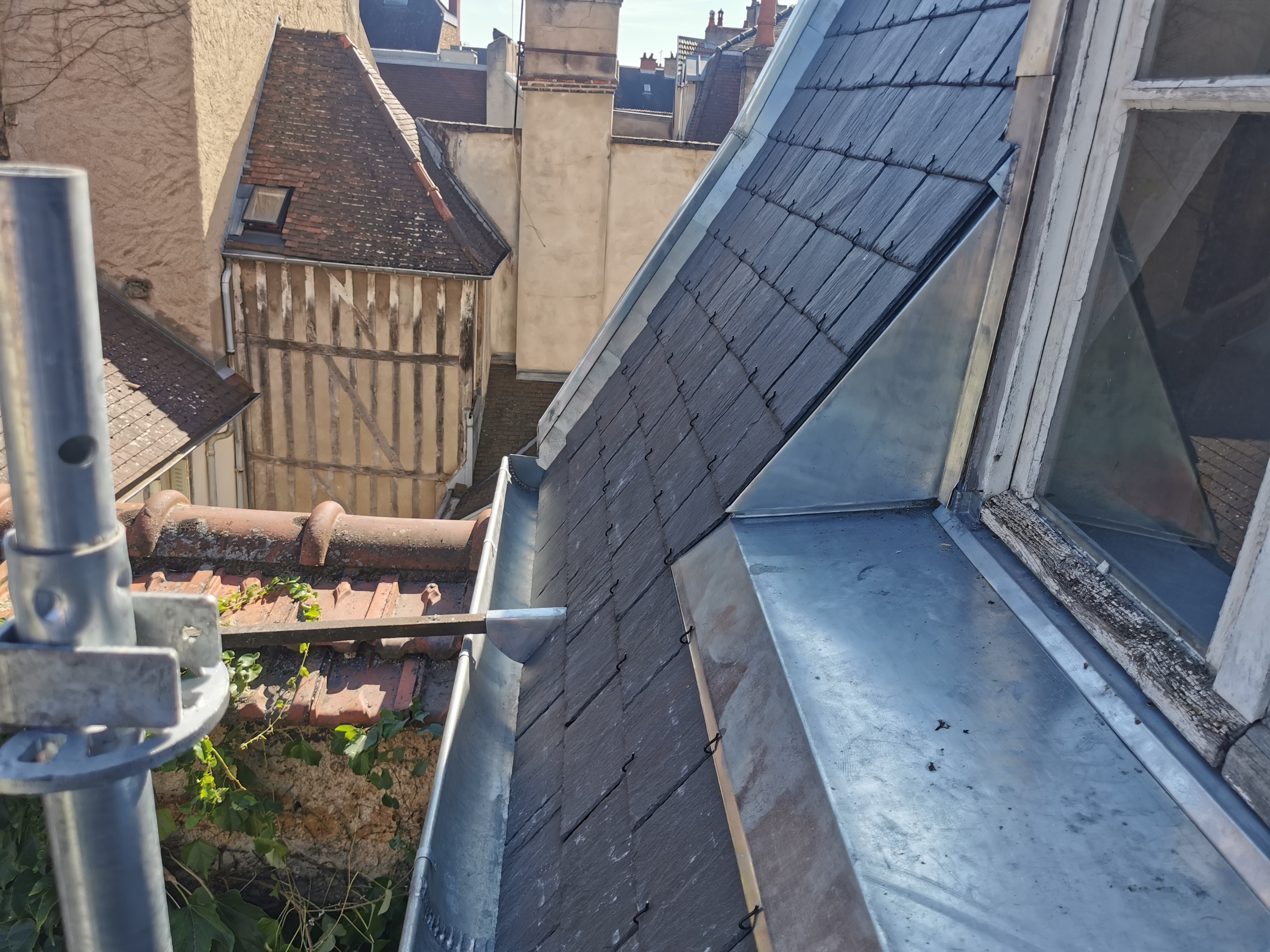 Après - Réfection de couverture — 33 Place Saint-Michel, Dijon